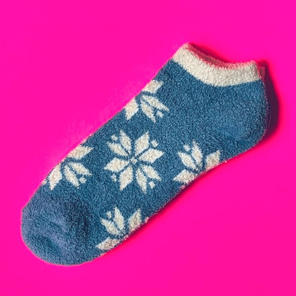Fuzzy Snowflake Footie Slipper Socks - Picture 3 of 5